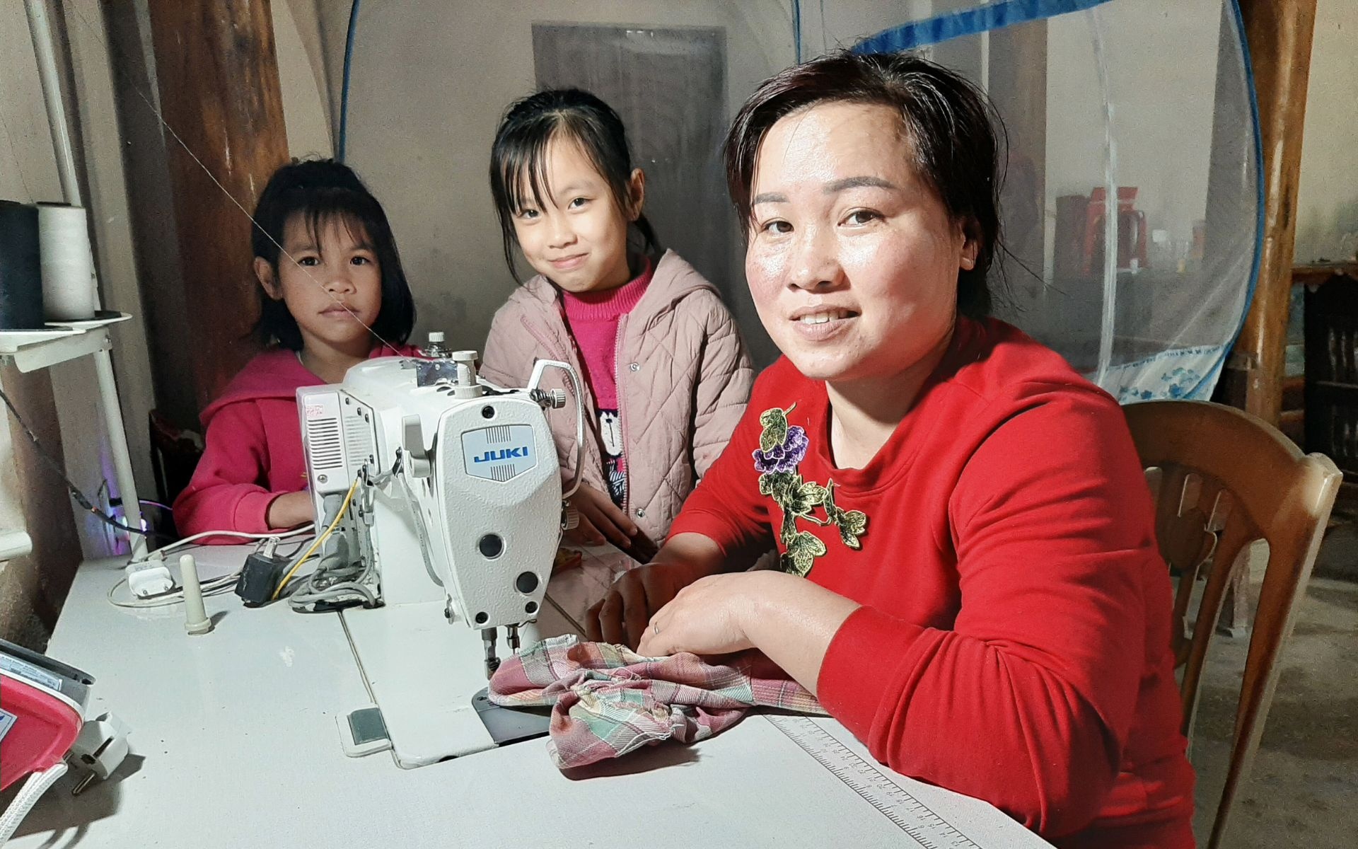 “Giờ đã có mẹ ở nhà, em không còn lo lắng mỗi khi cho em uống thuốc nữa”